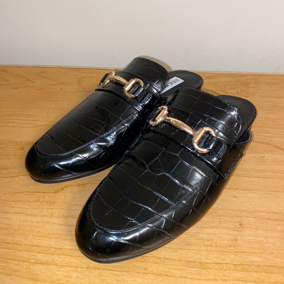 Steve Madden slip loafers size W 7.5, faux leather, black, crocodile texture - Picture 2 of 3
